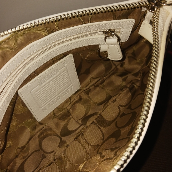 COACH 3677 - Y2K White Leather Mini Dot Baguette Handbag w/ Strap - Ltd. Edition - Picture 14 of 16